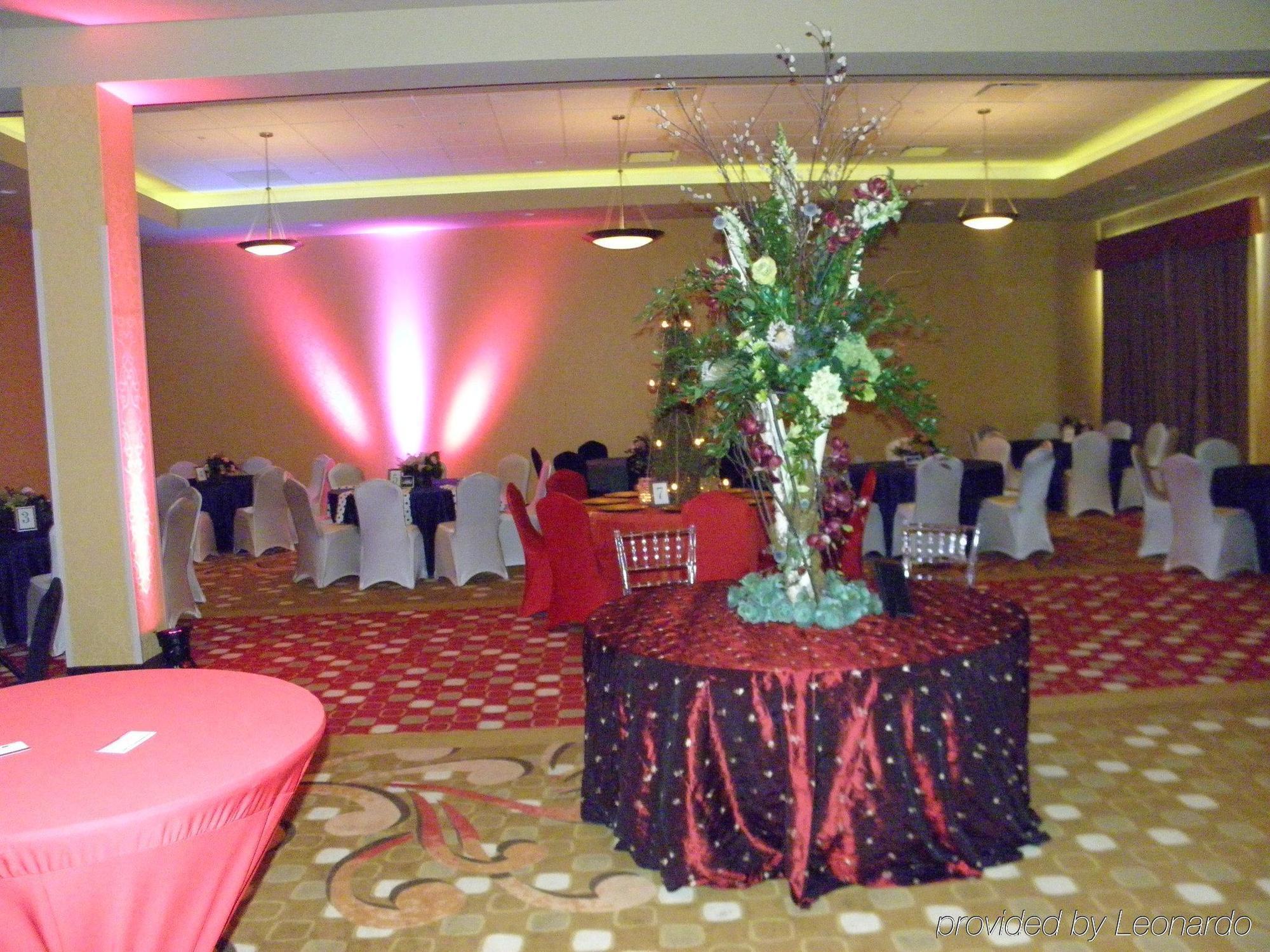Holiday Inn Omaha Downtown - Waterpark By Ihg Ресторан фото